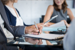 deux-contrats-garance-distribues-par-maekn